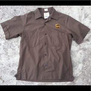 UPS Work Delivery Button Up Brown Shirt size Small